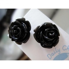rose bud black